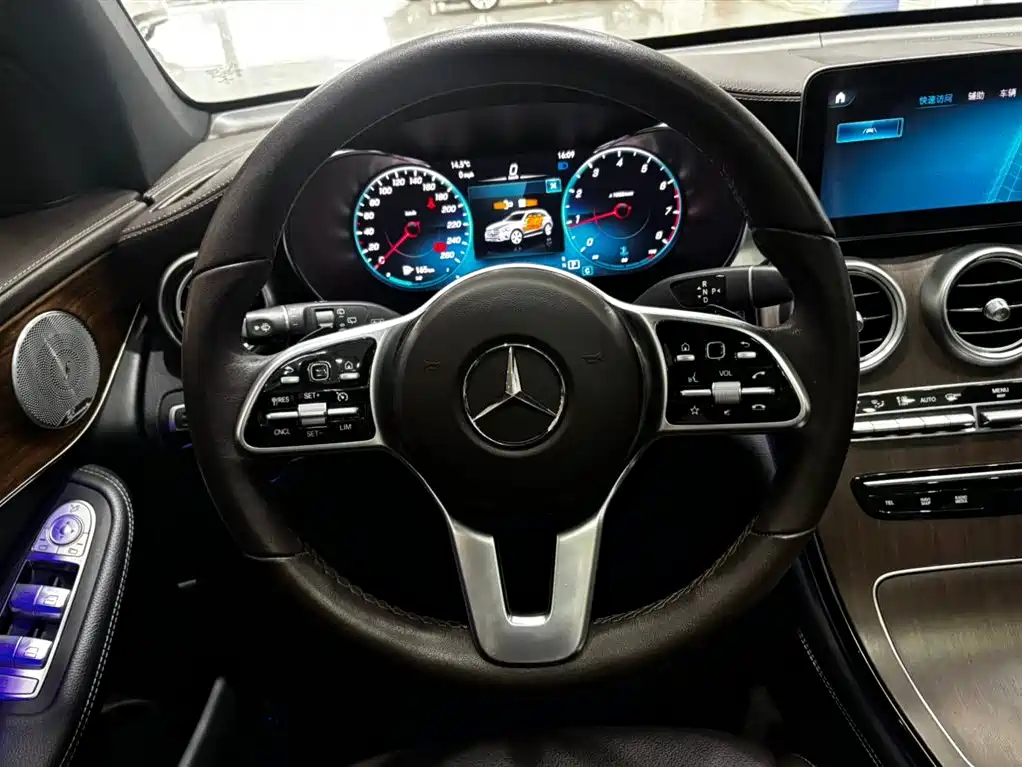 MERCEDES-BENZ GLC