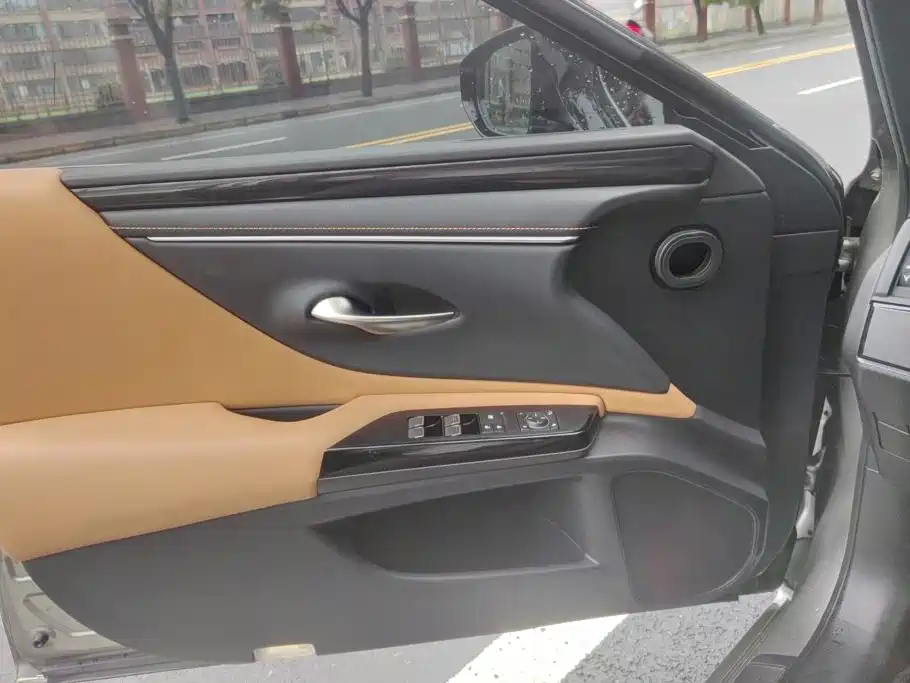 Lexus ES — миниатюра 7