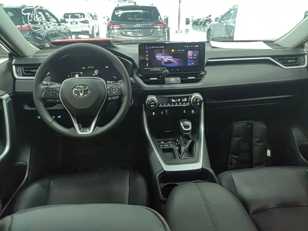 Toyota RAV4 — миниатюра 10