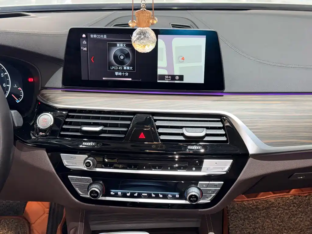 BMW 5 Series — миниатюра 17