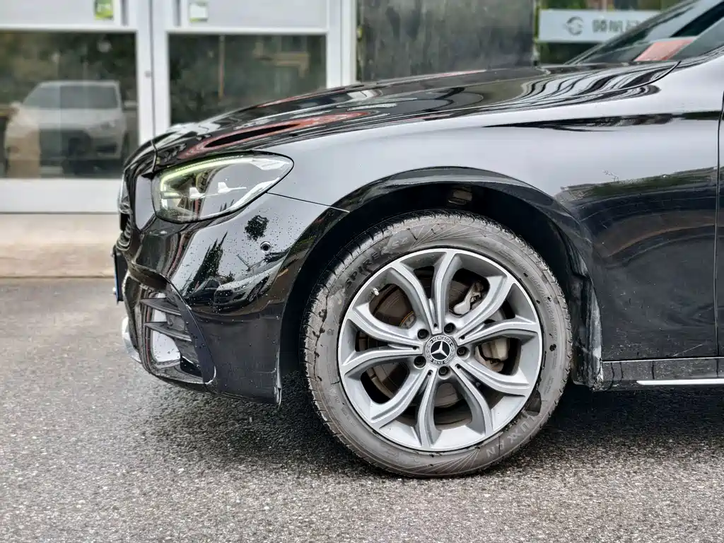 Mercedes-Benz E-Class — миниатюра 6