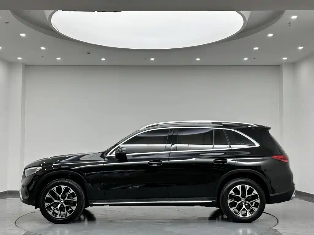 Mercedes-Benz GLC 2023 GLC 260 L 4MATIC 7 мест