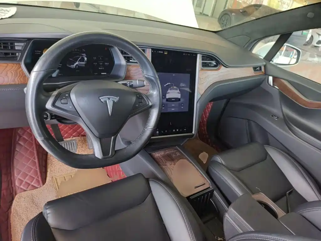 Tesla Model X — миниатюра 10