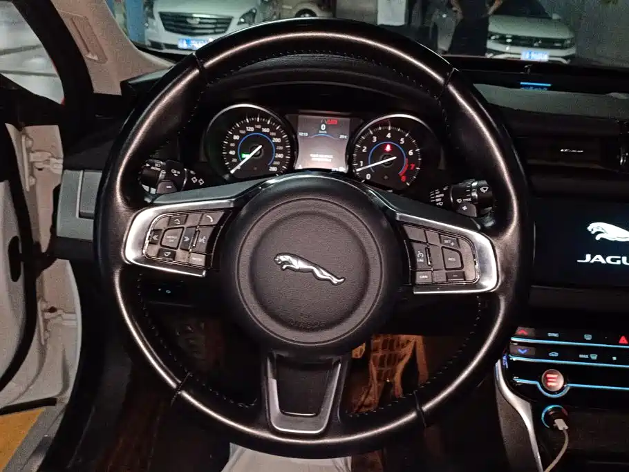 Jaguar XFL — миниатюра 15