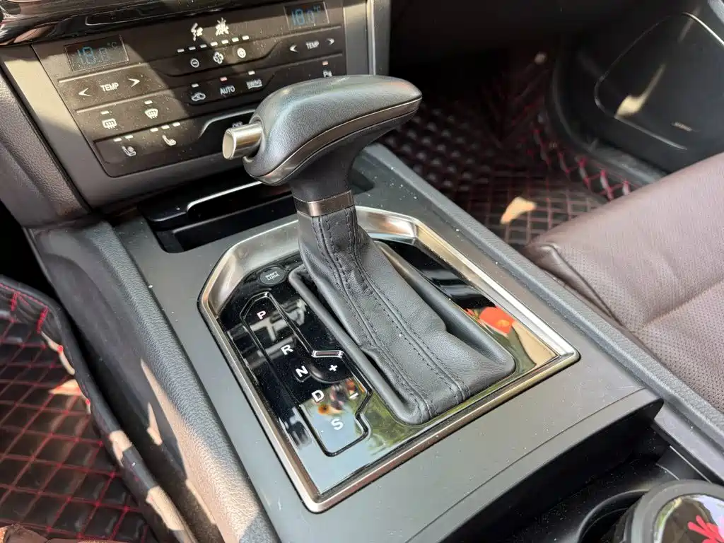 Hongqi Hongqi H7 — миниатюра 9