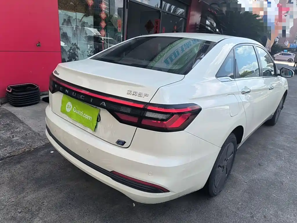 Venucia D60 EV — миниатюра 7