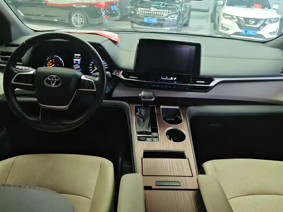 Toyota Sienna — миниатюра 12