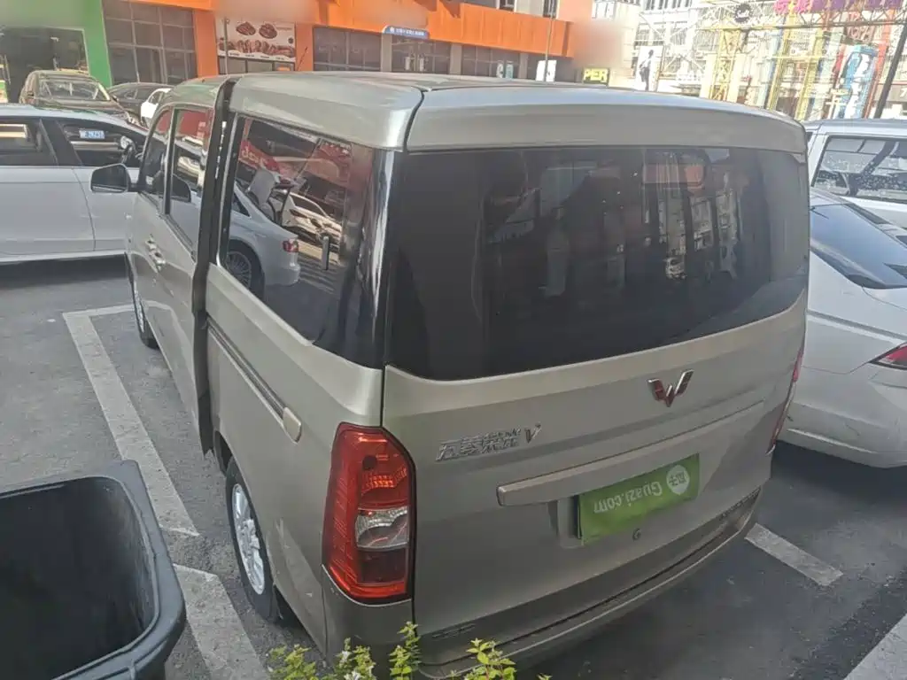 Wuling Rongguang V — миниатюра 5