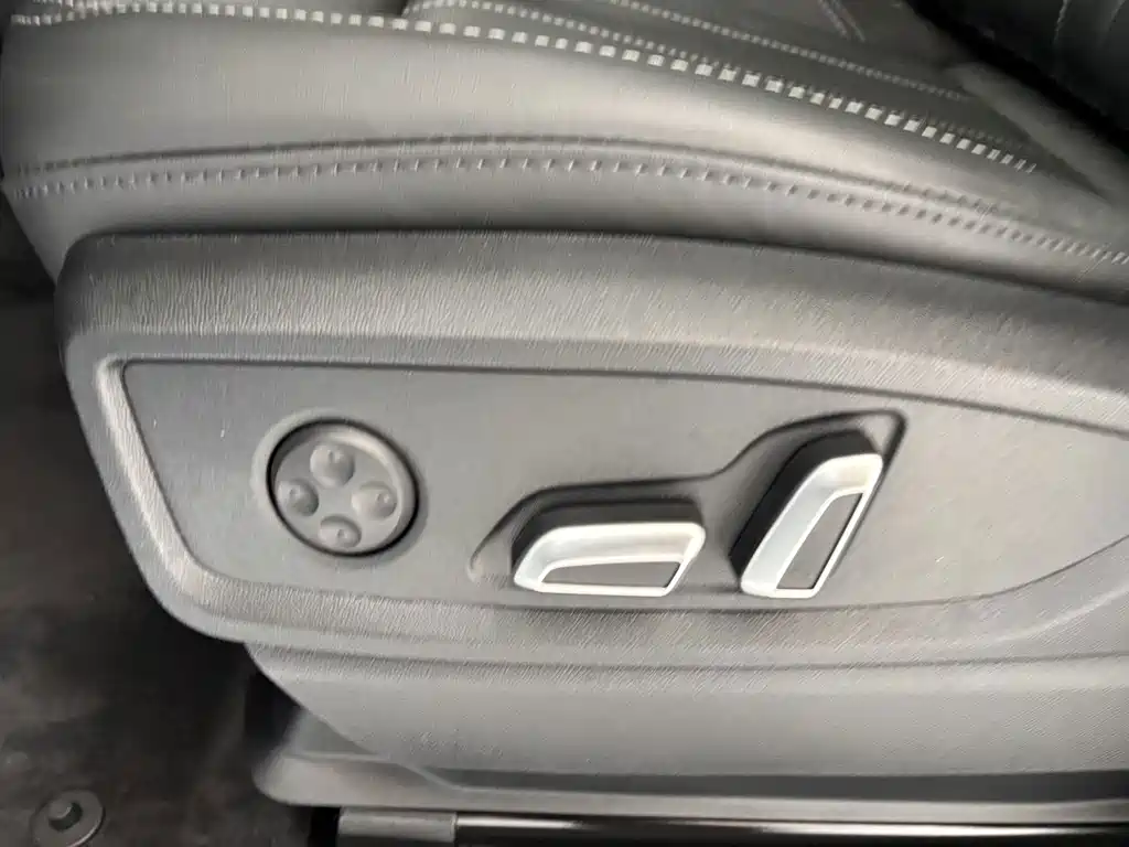 Audi Q5L — миниатюра 12