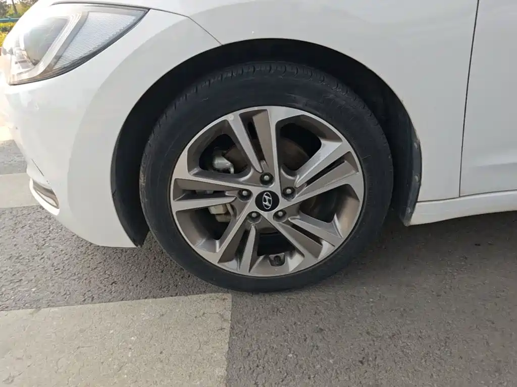 Hyundai Elantra — миниатюра 23