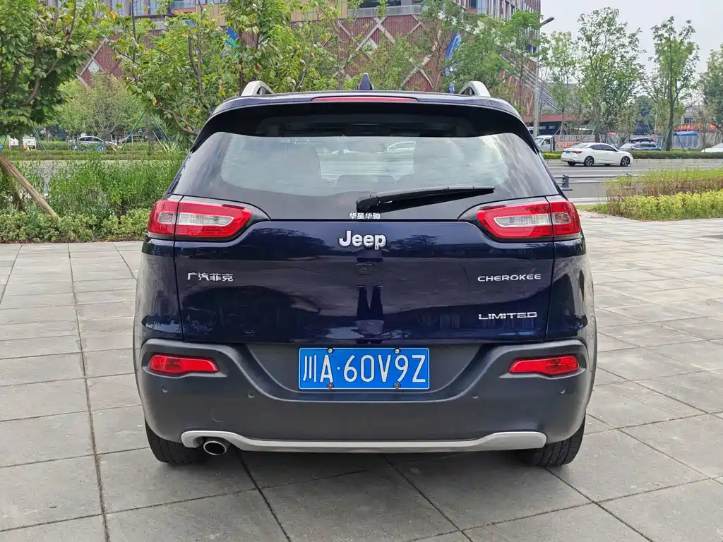 Jeep Cherokee — миниатюра 5
