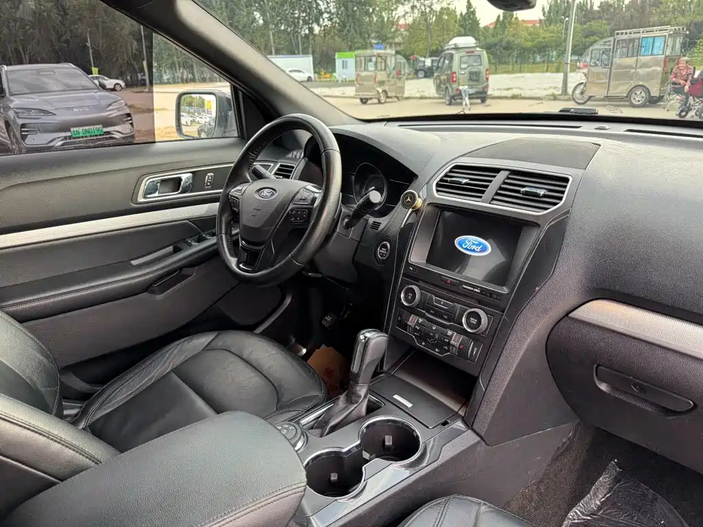 Ford Explorer (Import) — миниатюра 20
