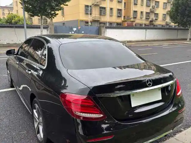 Mercedes-Benz E-Class — миниатюра 6