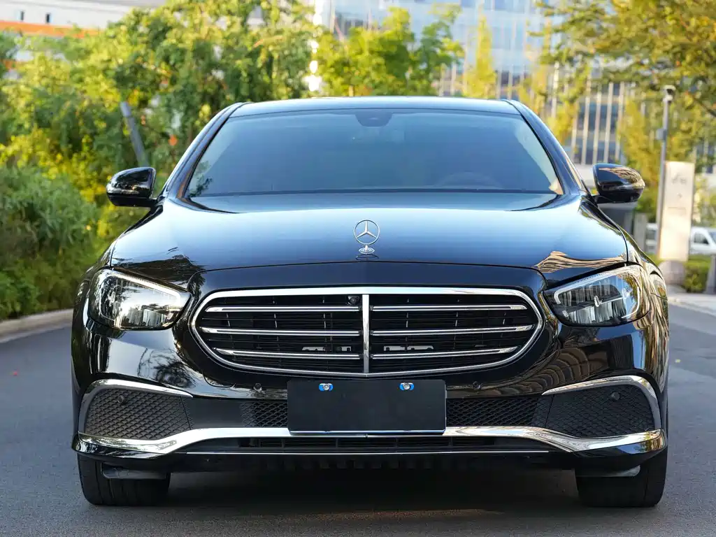 Mercedes-Benz E-Class — миниатюра 2