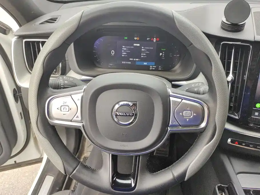 Volvo XC60 PHEV — миниатюра 15