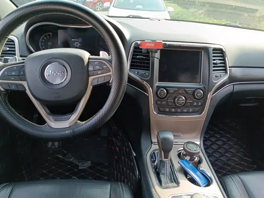 Jeep Grand Cherokee (Import) — миниатюра 12