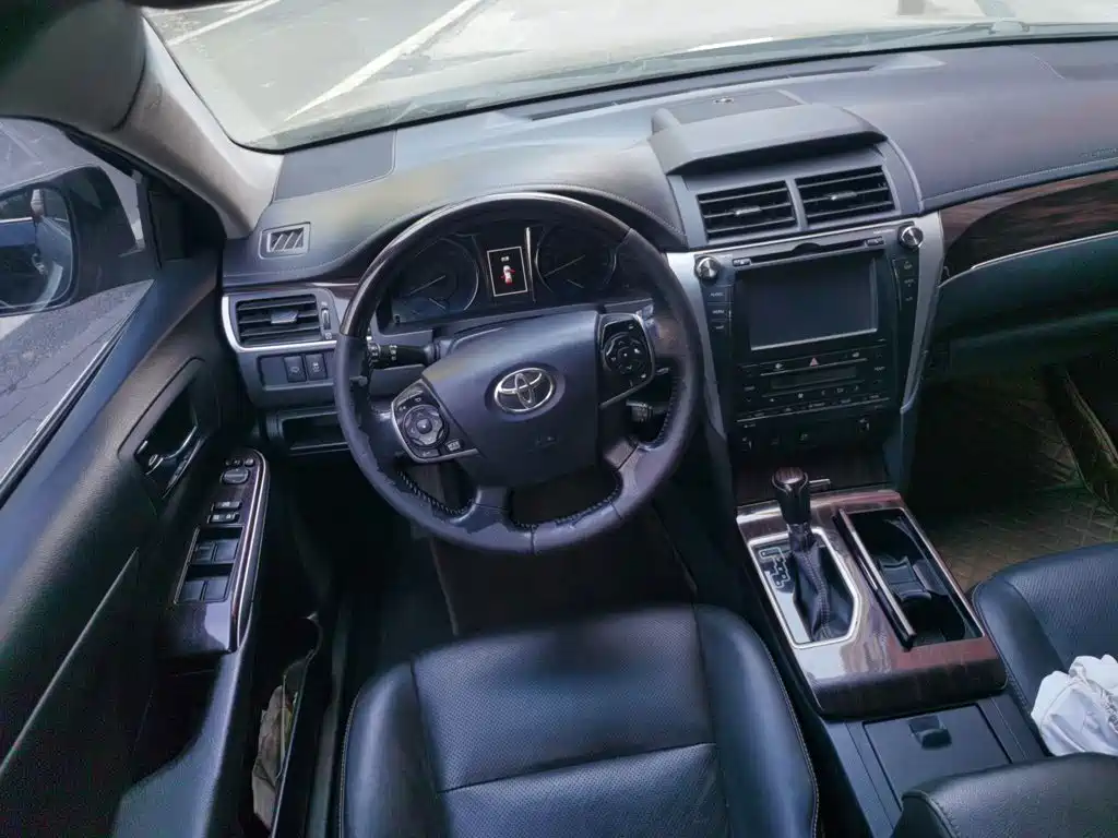 Toyota Camry — миниатюра 3