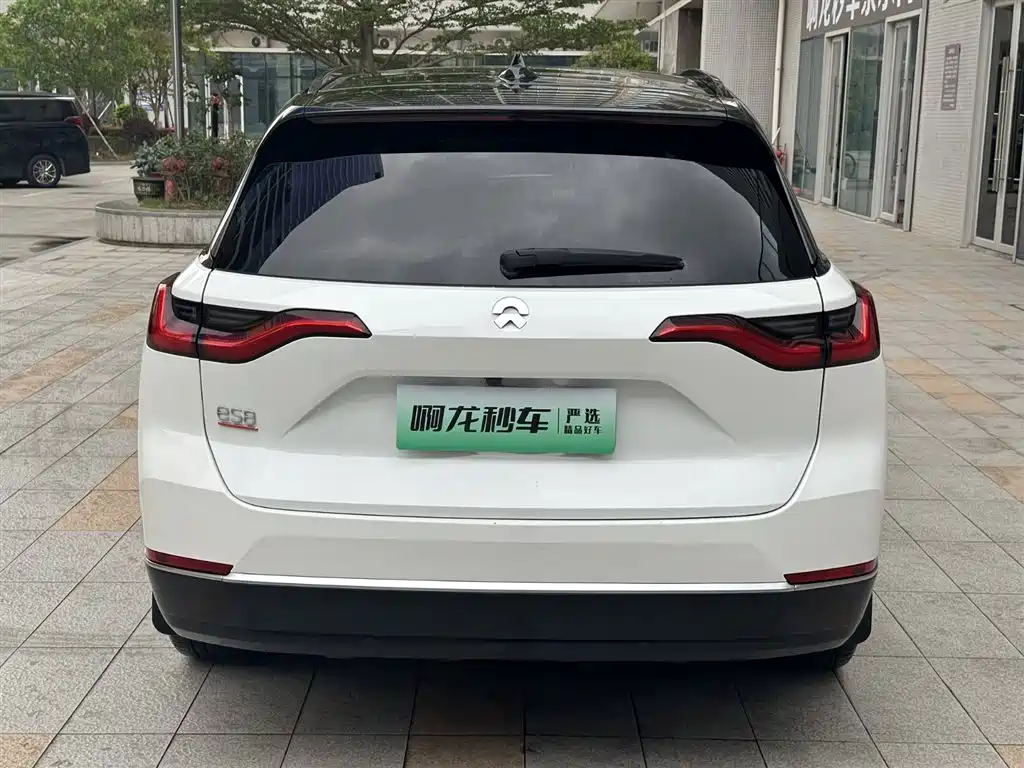 NIO ES8 2020 415KM мест