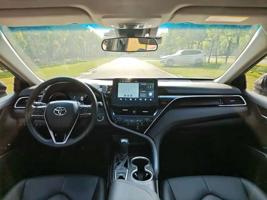 Toyota Camry — миниатюра 5