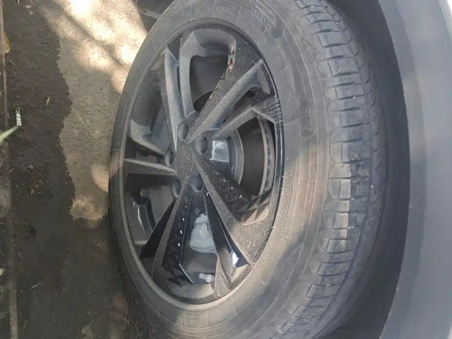 Geely Binyue — миниатюра 6