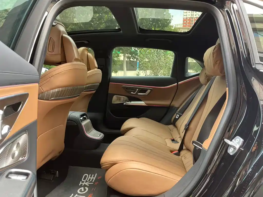 Mercedes-Benz E-Class — миниатюра 7