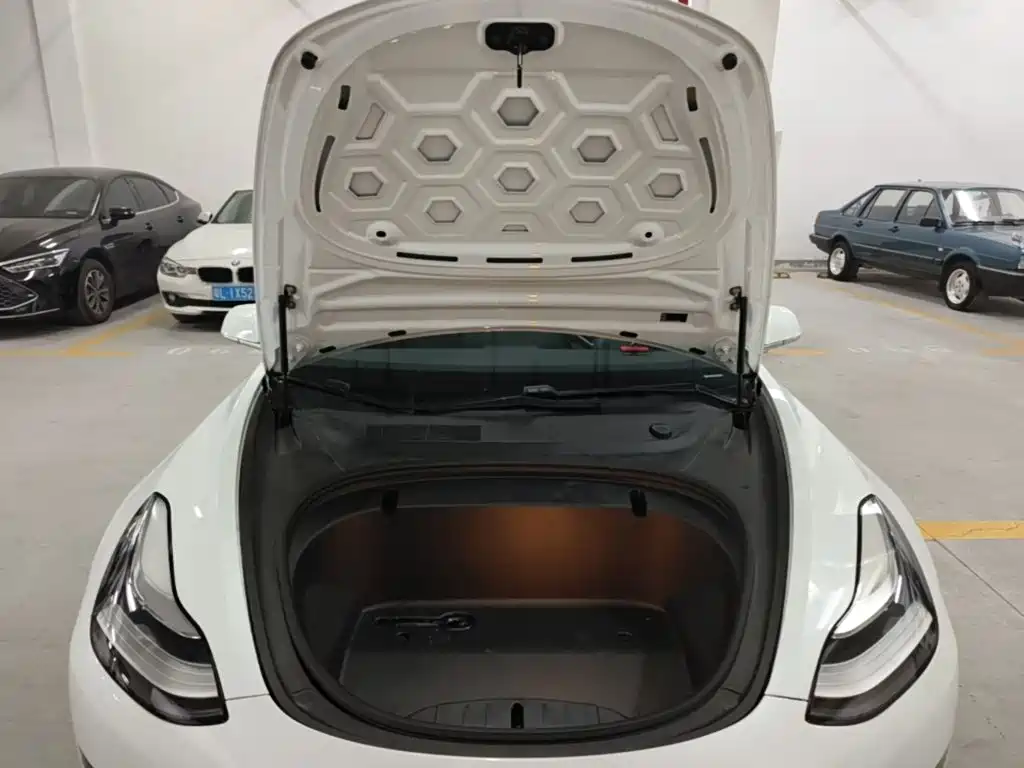 Tesla Model 3 — миниатюра 11