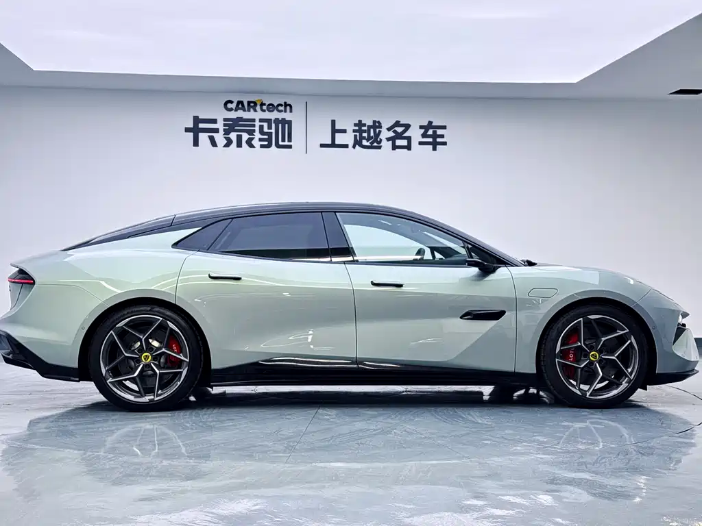 LOTUS SPORTS CAR EMEYA FLOWERS