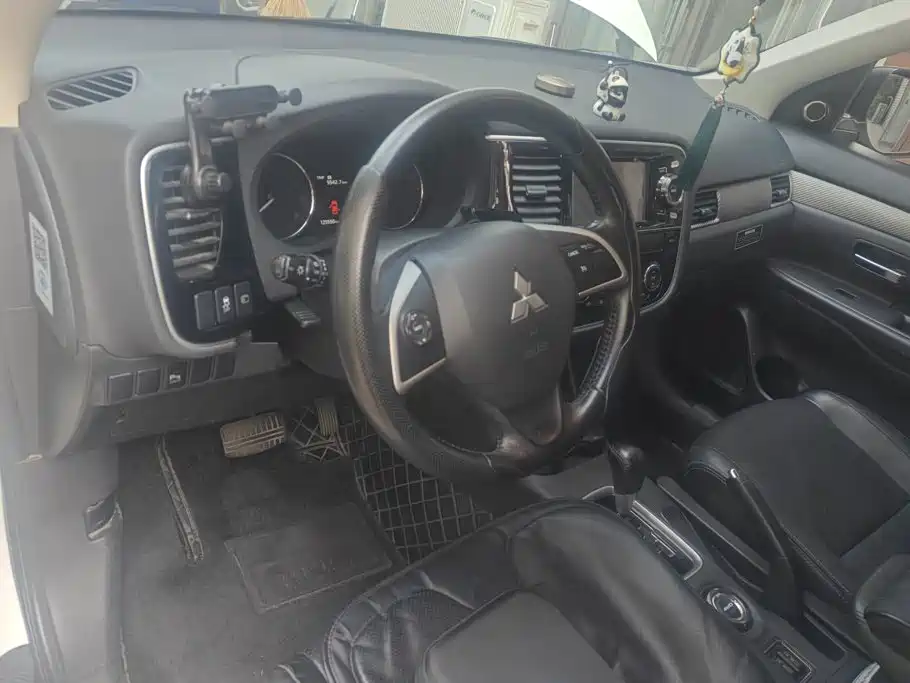 Mitsubishi Outlander (Import) — миниатюра 12