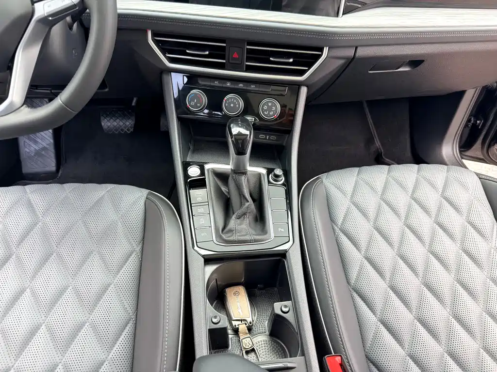 Volkswagen Sagitar 300TSI DSG Beyond Edition, фото 13