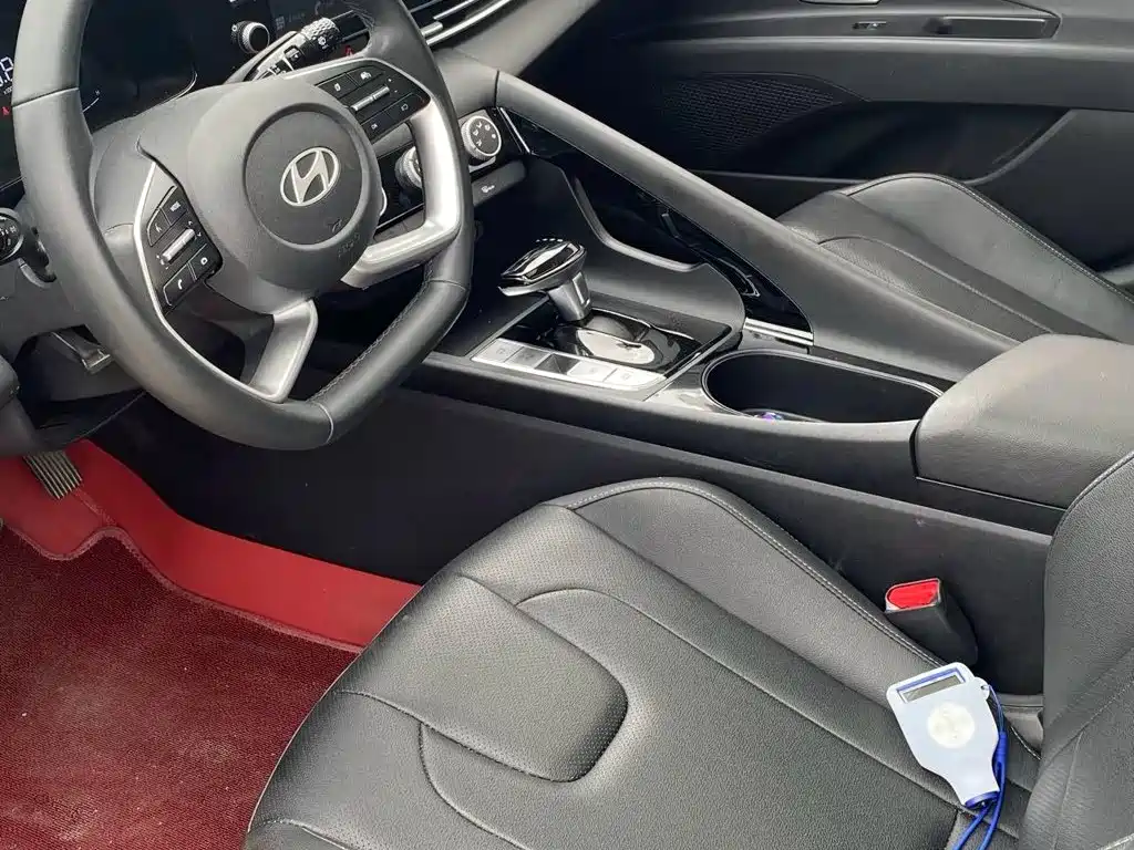 Hyundai Elantra — миниатюра 8