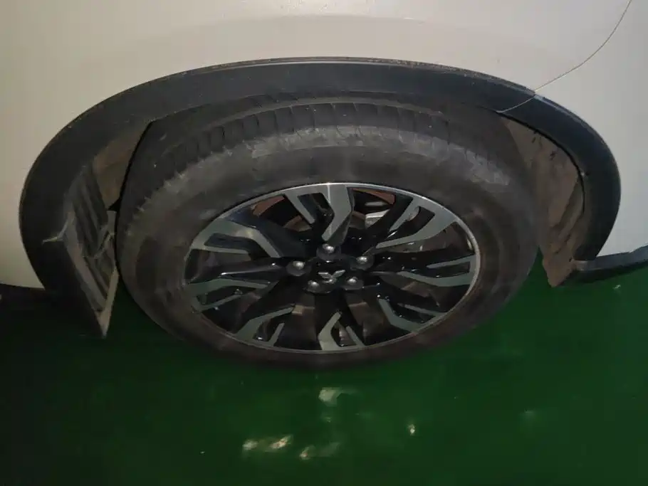 Mitsubishi Outlander — миниатюра 6