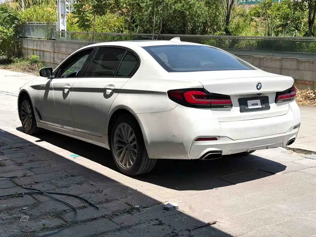 BMW 5 Series — миниатюра 4