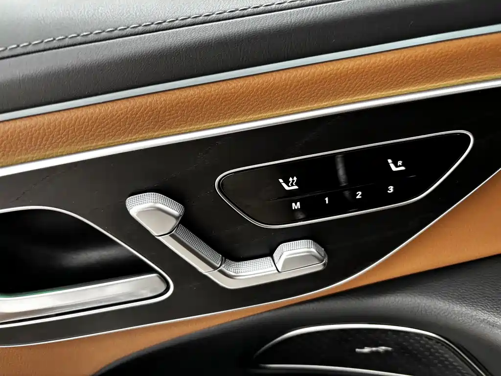 Mercedes-Benz E-Class — миниатюра 10
