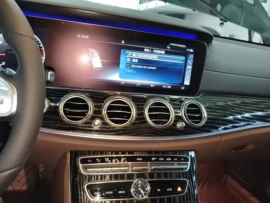 Mercedes-Benz E-Class — миниатюра 13