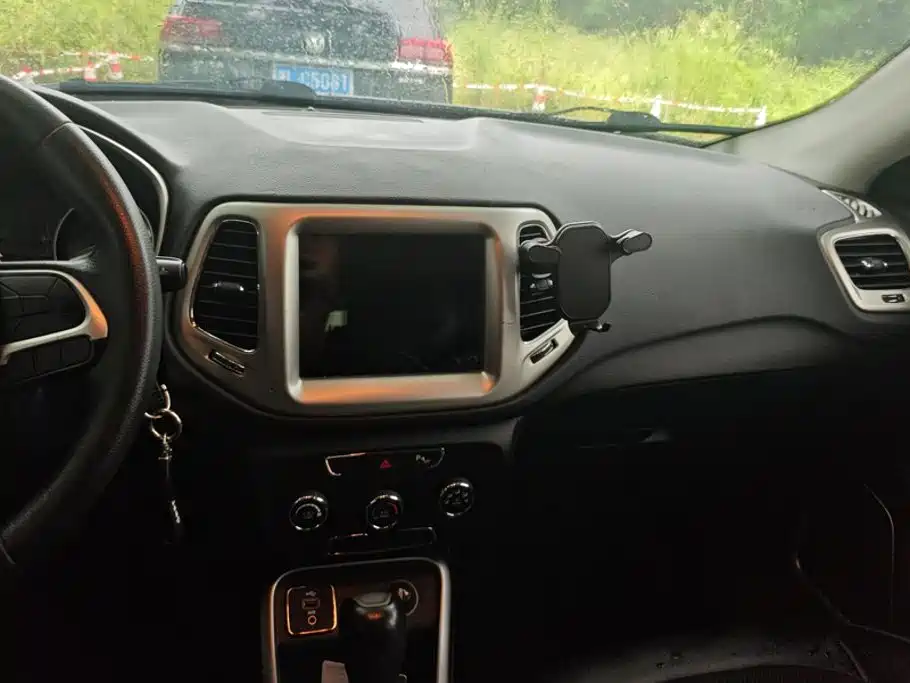 Jeep Compass — миниатюра 13