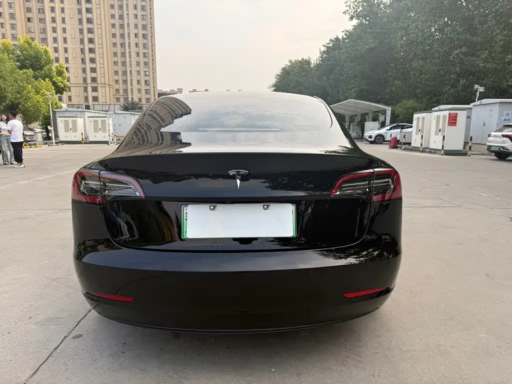 Tesla Model 3 — миниатюра 9