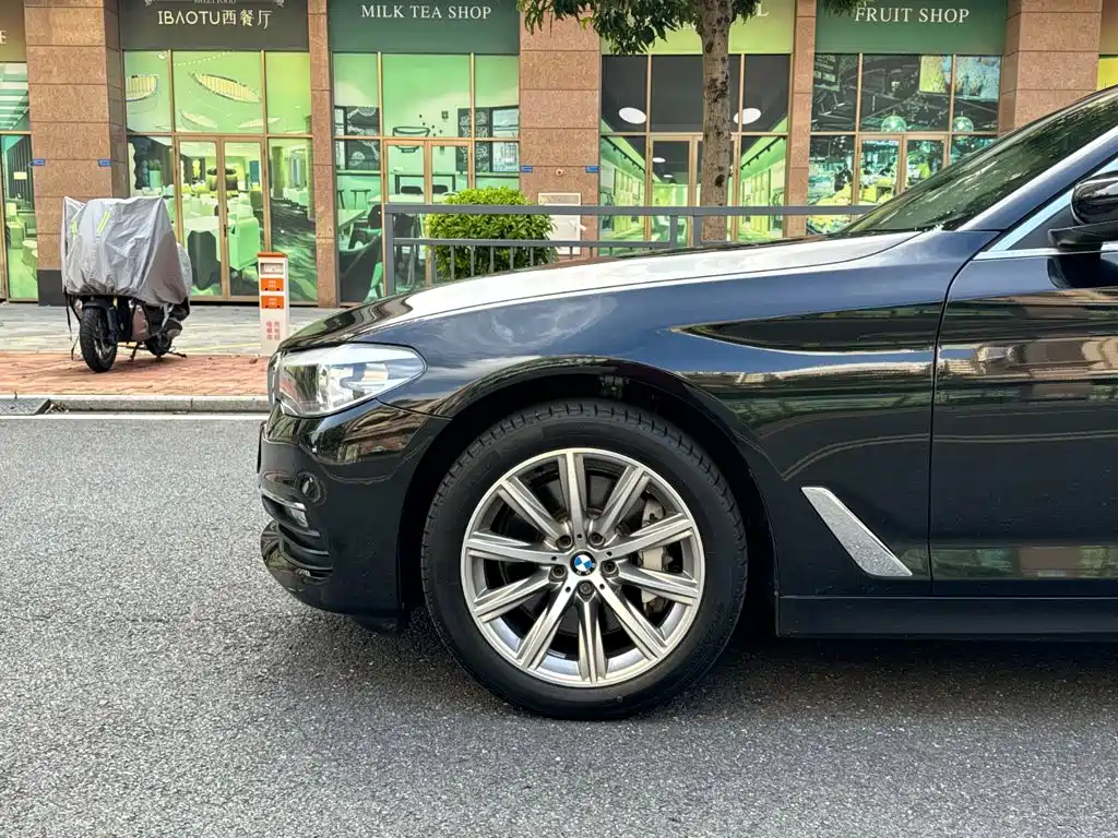 BMW 5 Series — миниатюра 7