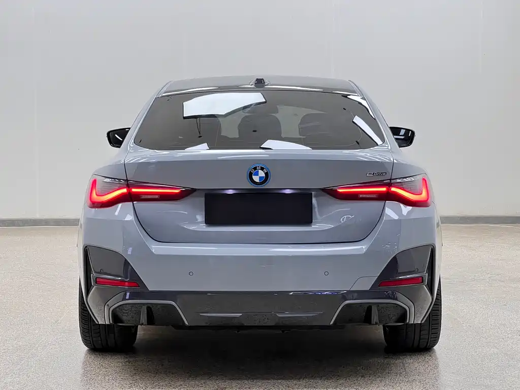 BMW i4 2023 eDrive35