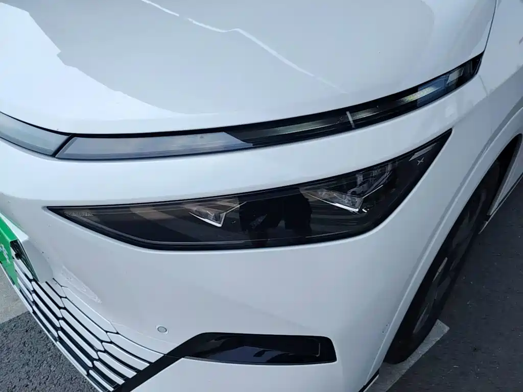 XPeng X9 — миниатюра 24