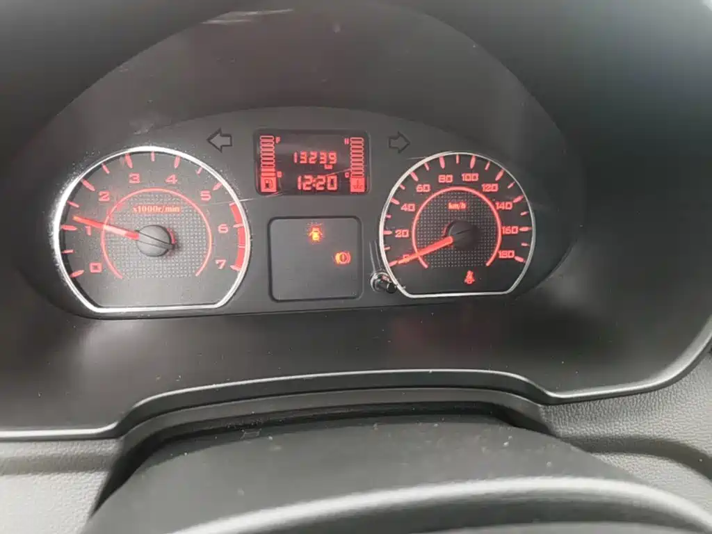 Wuling Hongguang V — миниатюра 12