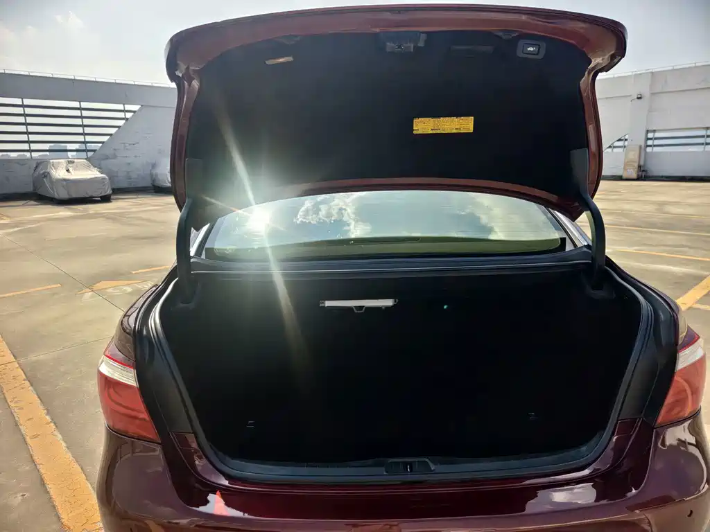 Lexus LS — миниатюра 8