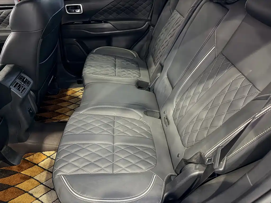 Mitsubishi Outlander — миниатюра 13