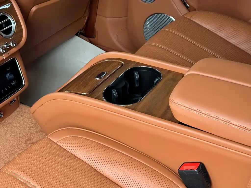 Bentley Bentayga — миниатюра 17