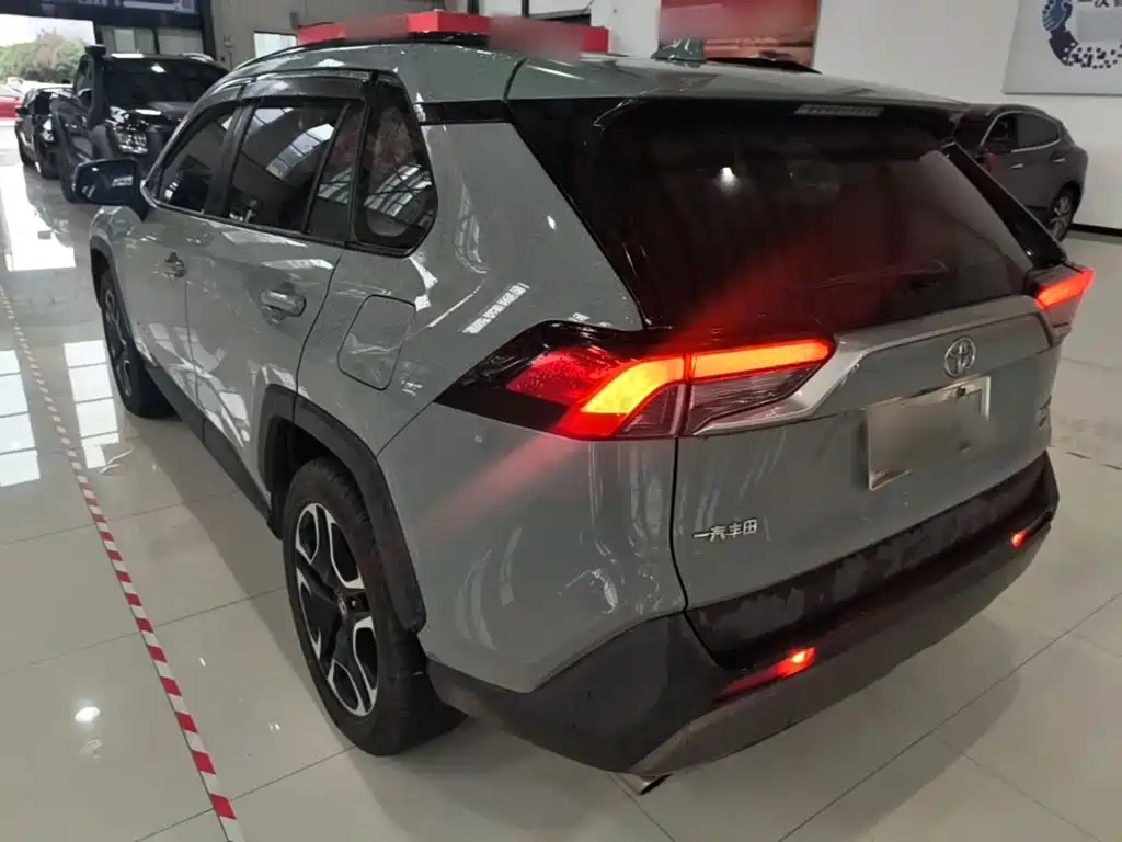 Toyota RAV4 — миниатюра 5