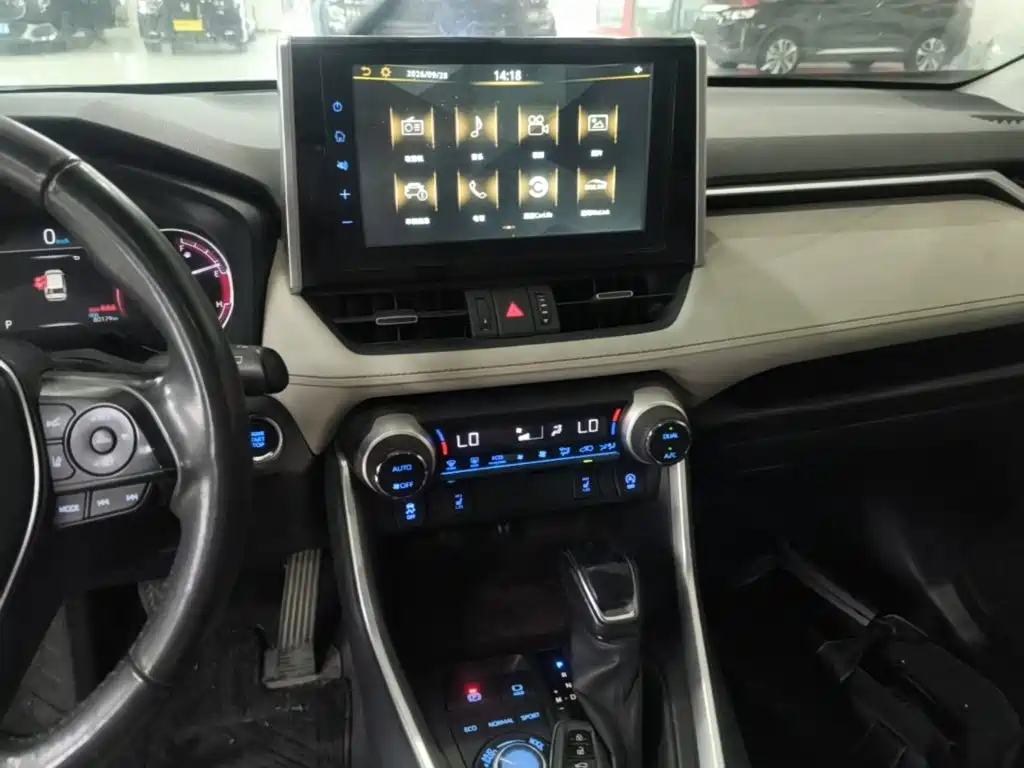 Toyota RAV4 — миниатюра 13