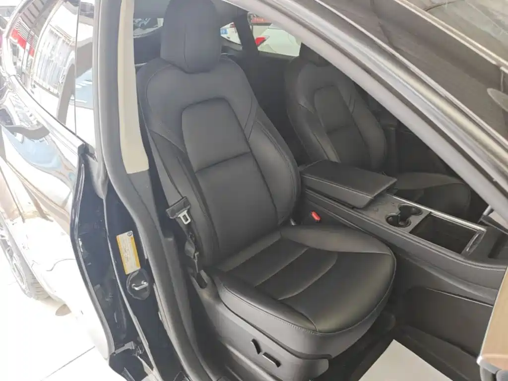 Tesla Model Y — миниатюра 25