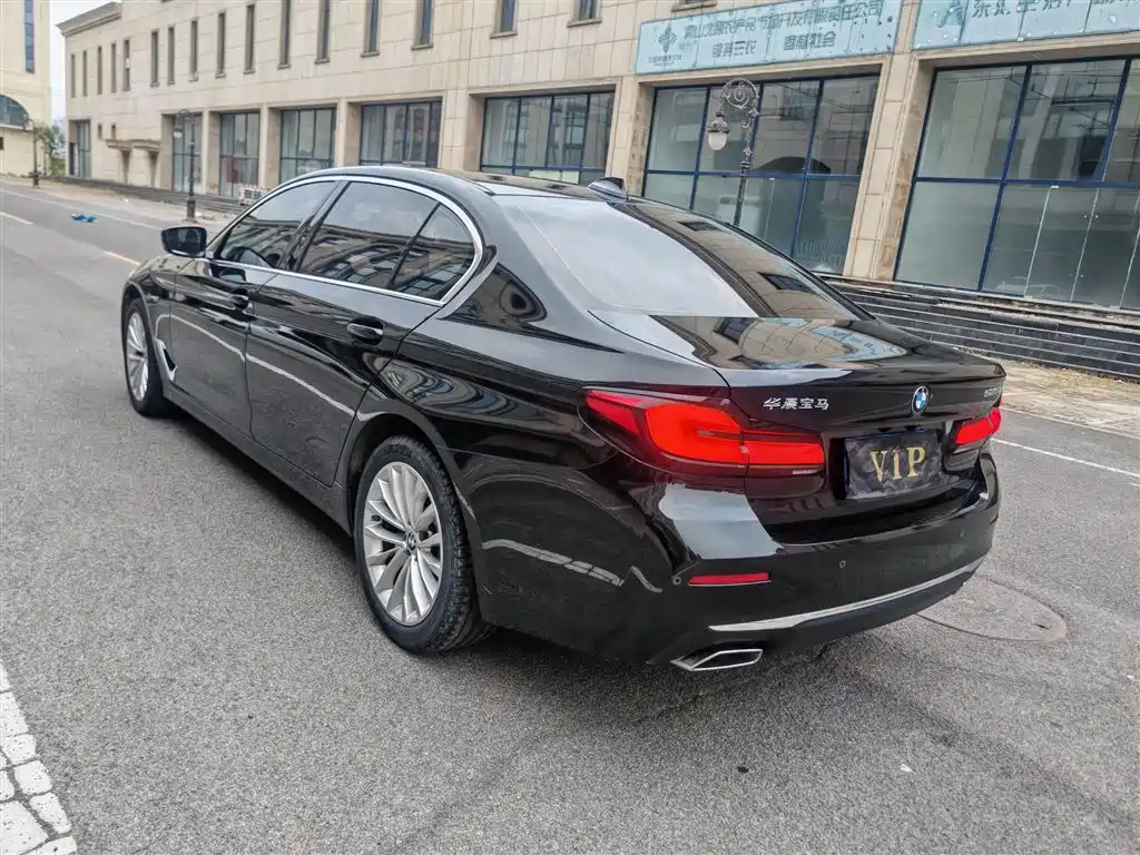 BMW 5 Series — миниатюра 15