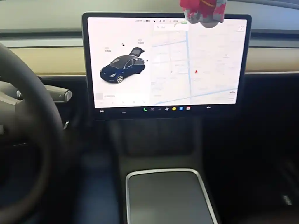 Tesla Model Y — миниатюра 13