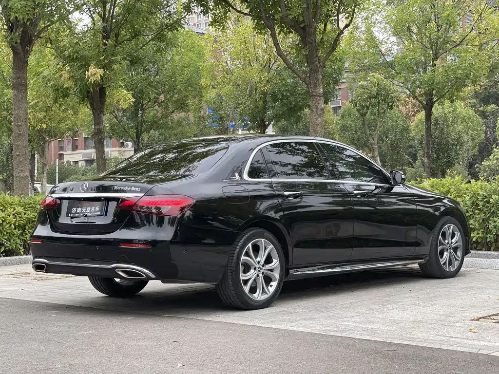 Mercedes-Benz E-Class — миниатюра 9