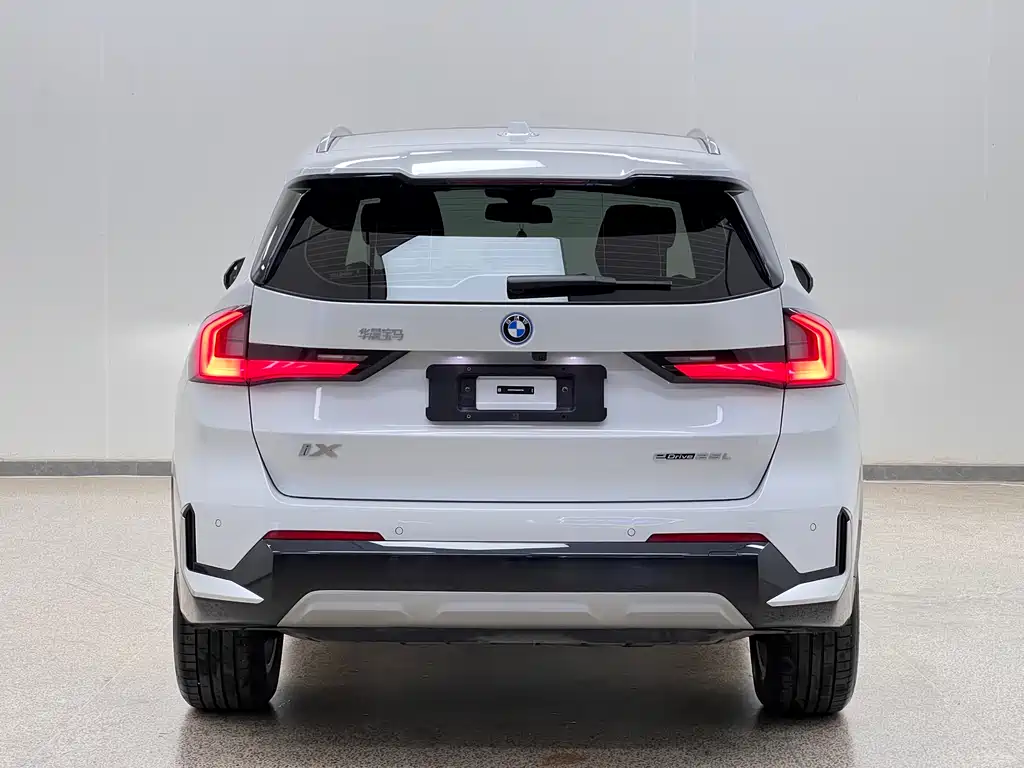 BMW iX1 2025 eDrive25L X